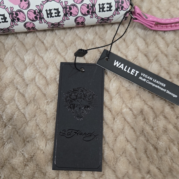 Ed Hardy Women's Studded Wallet & 8 Pair Socks Sz 4-10 Set Pink Skulls Y2K NWT - Picture 4 of 11